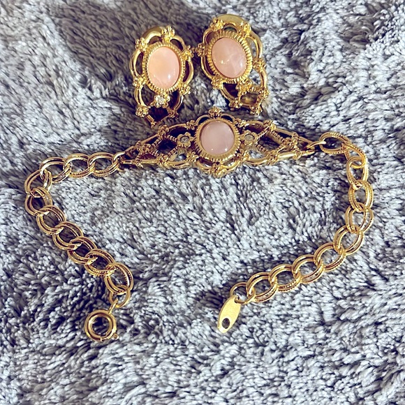 Avon Jewelry - VINTAGE Avon Genuine Rose Quartz Gold Tone Bracelet 7.25” And Earrings
